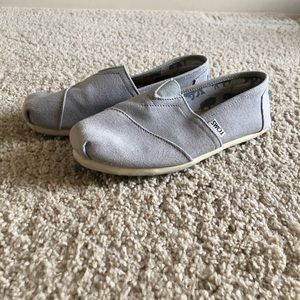 Toms grey slip on